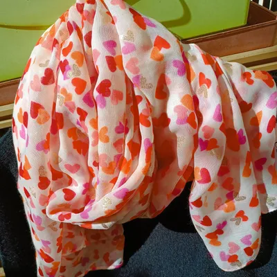 Foulard imprimé coeur avec dorure 